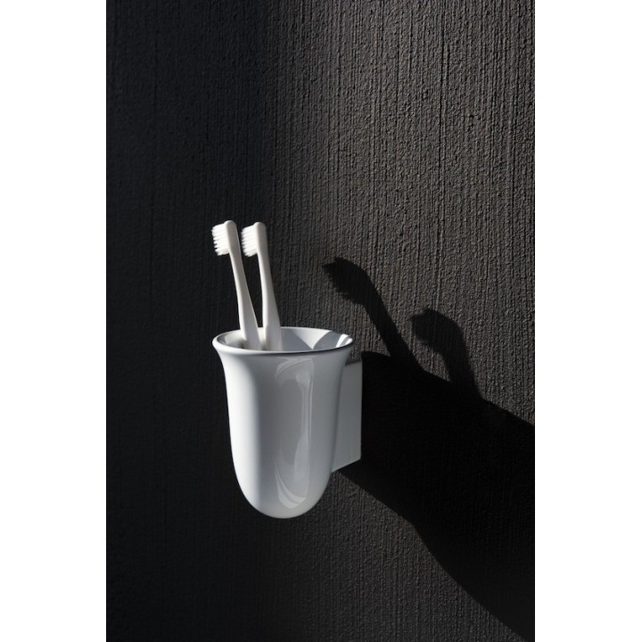 Ceramiczny pojemnik na szczoteczki do zębów Laufen The New Classic biały H8738540000001